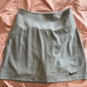Nike Golf/Tennis Gray Patterned Skirt
